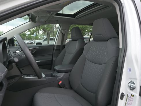 Used 2025 Toyota RAV4 XLE w/ Convenience Package FWD image 9