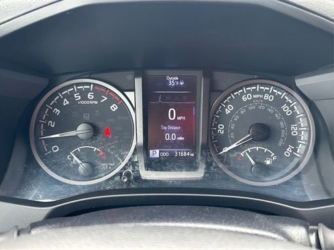 Used 2022 Toyota Tacoma TRD Off-Road image 22