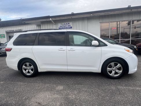 Used 2015 Toyota Sienna LE image 6