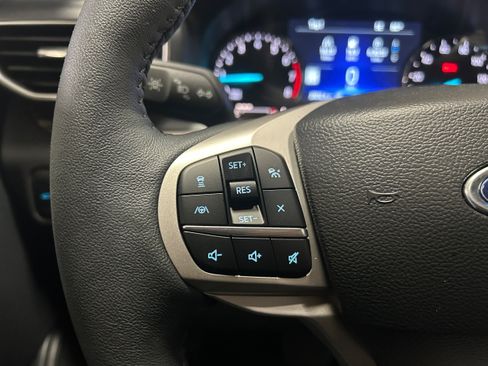 Used 2023 Ford Explorer Limited AWD/4WD image 15