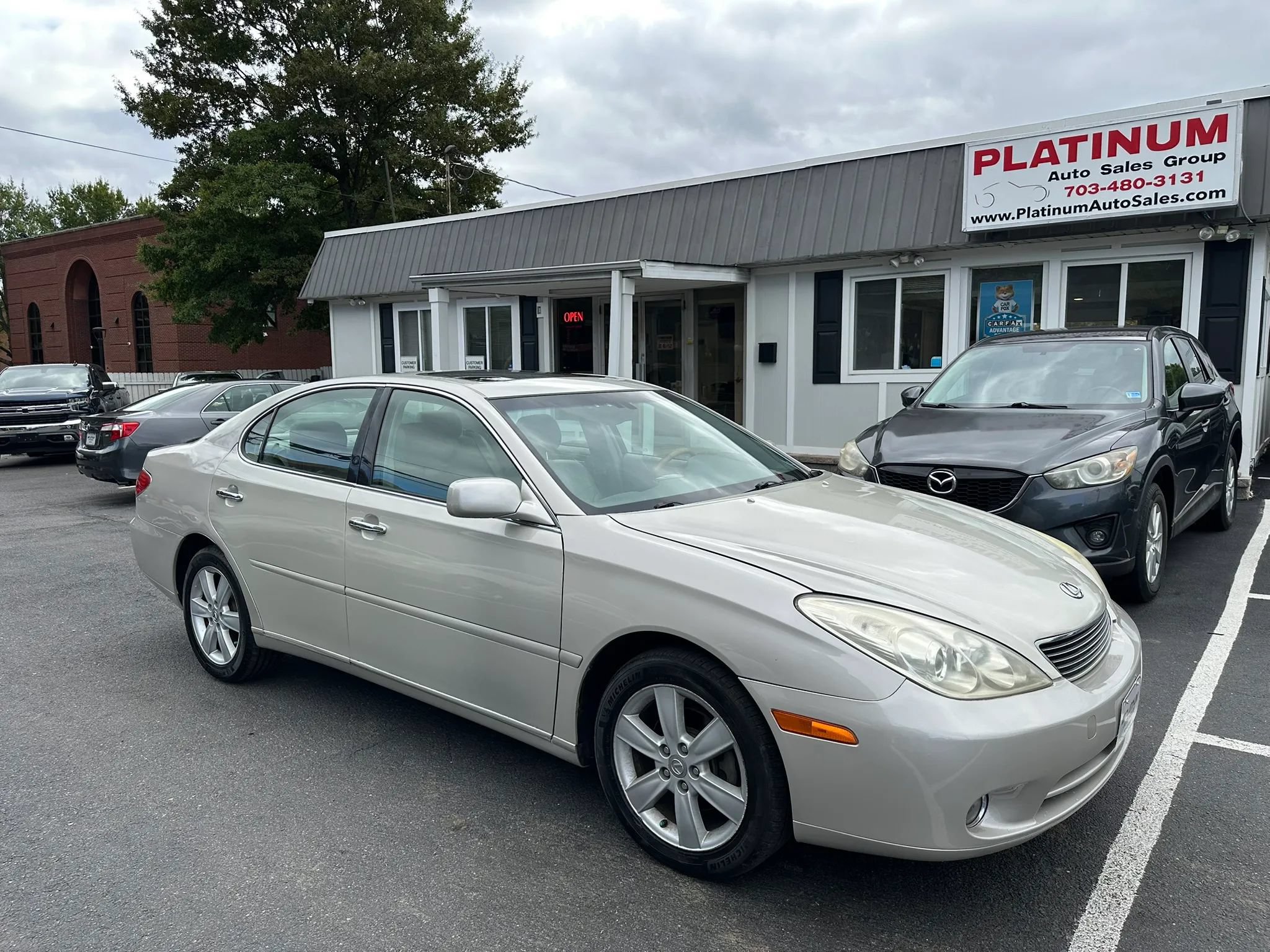 Used 2005 Lexus ES 330 w/ Preferred Accessory Pkg FWD image 1
