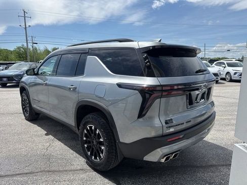 Used 2025 Chevrolet Traverse Z71 AWD/4WD image 5