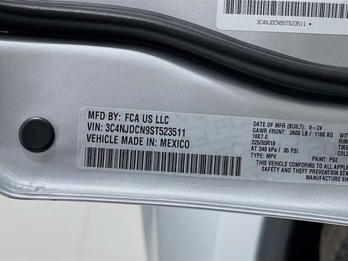 Used 2025 Jeep Compass Limited image 27