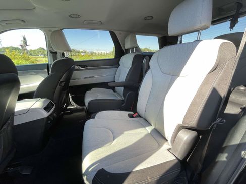 Used 2022 Hyundai Palisade SEL FWD image 13