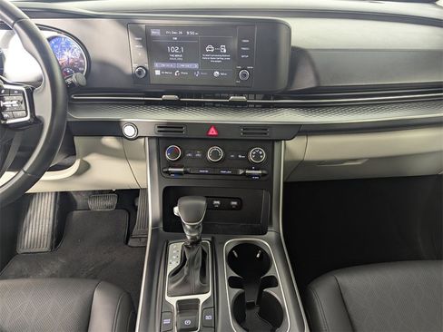 Used 2022 Kia Carnival LX image 25