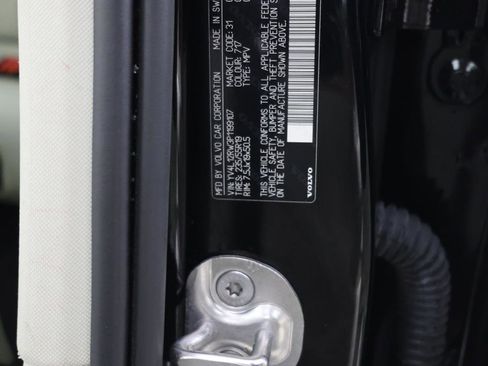 Used 2023 Volvo XC60 B5 Plus w/ Protection Package Premier image 29