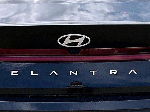 Used 2025 Hyundai Elantra SEL FWD image 24