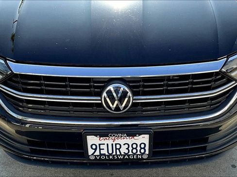 Used 2023 Volkswagen Jetta SE w/ Panoramic Sunroof Package image 31