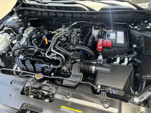 Used 2024 Nissan Altima 2.5 SV FWD image 24