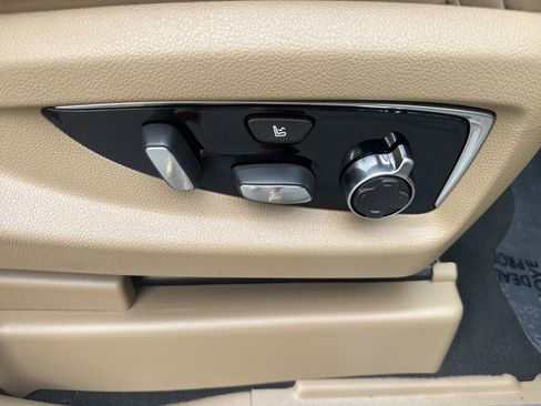 Used 2019 Cadillac Escalade Platinum AWD/4WD image 24