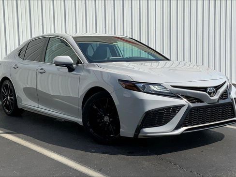 Used 2022 Toyota Camry XSE image 2