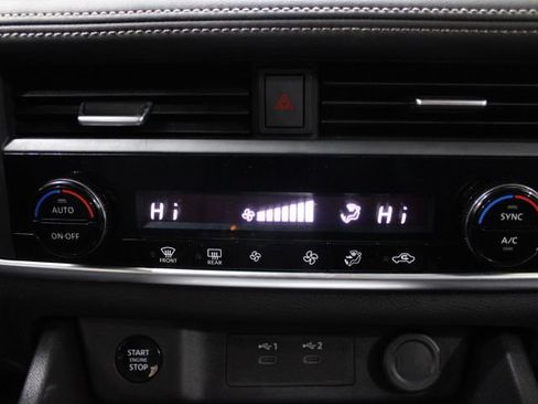 Used 2024 Nissan Rogue SV image 34