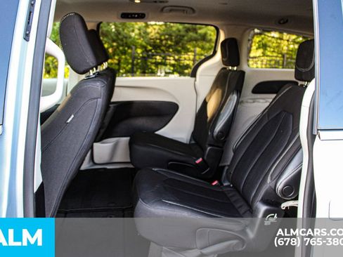 Used 2023 Chrysler Voyager LX FWD image 18