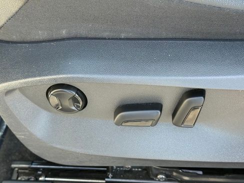 Used 2023 Volkswagen Tiguan SE FWD image 14