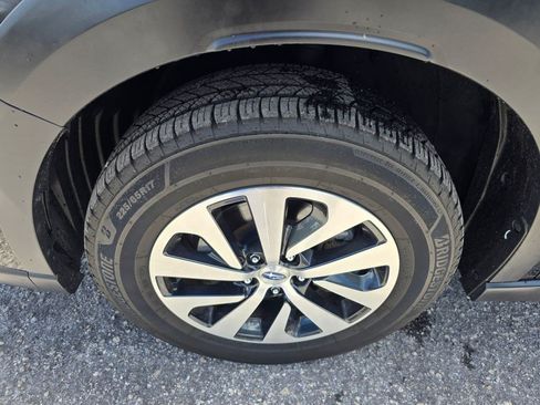 Used 2024 Subaru Outback Premium AWD/4WD image 9