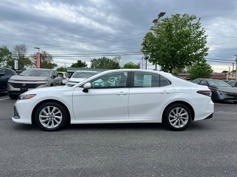 Used 2022 Toyota Camry LE w/ Carpet Mat Package (TMS) FWD image 21