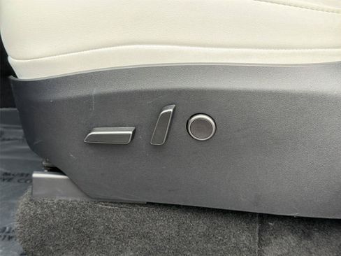 Used 2023 Tesla Model Y Performance AWD/4WD image 24