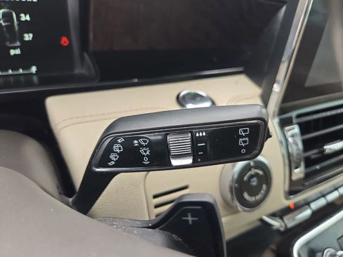 Used 2019 Lincoln Navigator Reserve AWD/4WD image 25