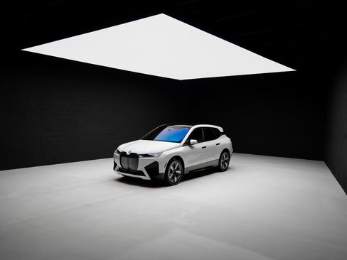 Used 2024 BMW iX xDrive50 w/ Premium Package image 79