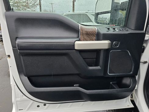 Used 2019 Ford F250 Lariat w/ Lariat Value Package image 18