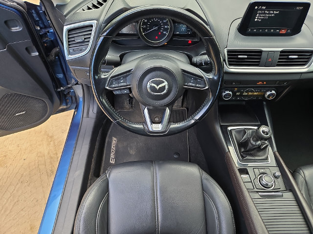 Used 2018 MAZDA MAZDA3 Touring FWD image 3