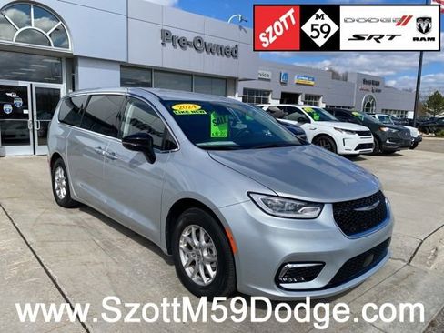 Used 2024 Chrysler Pacifica Touring-L image 1