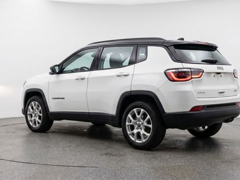 Used 2025 Jeep Compass Limited AWD/4WD image 6