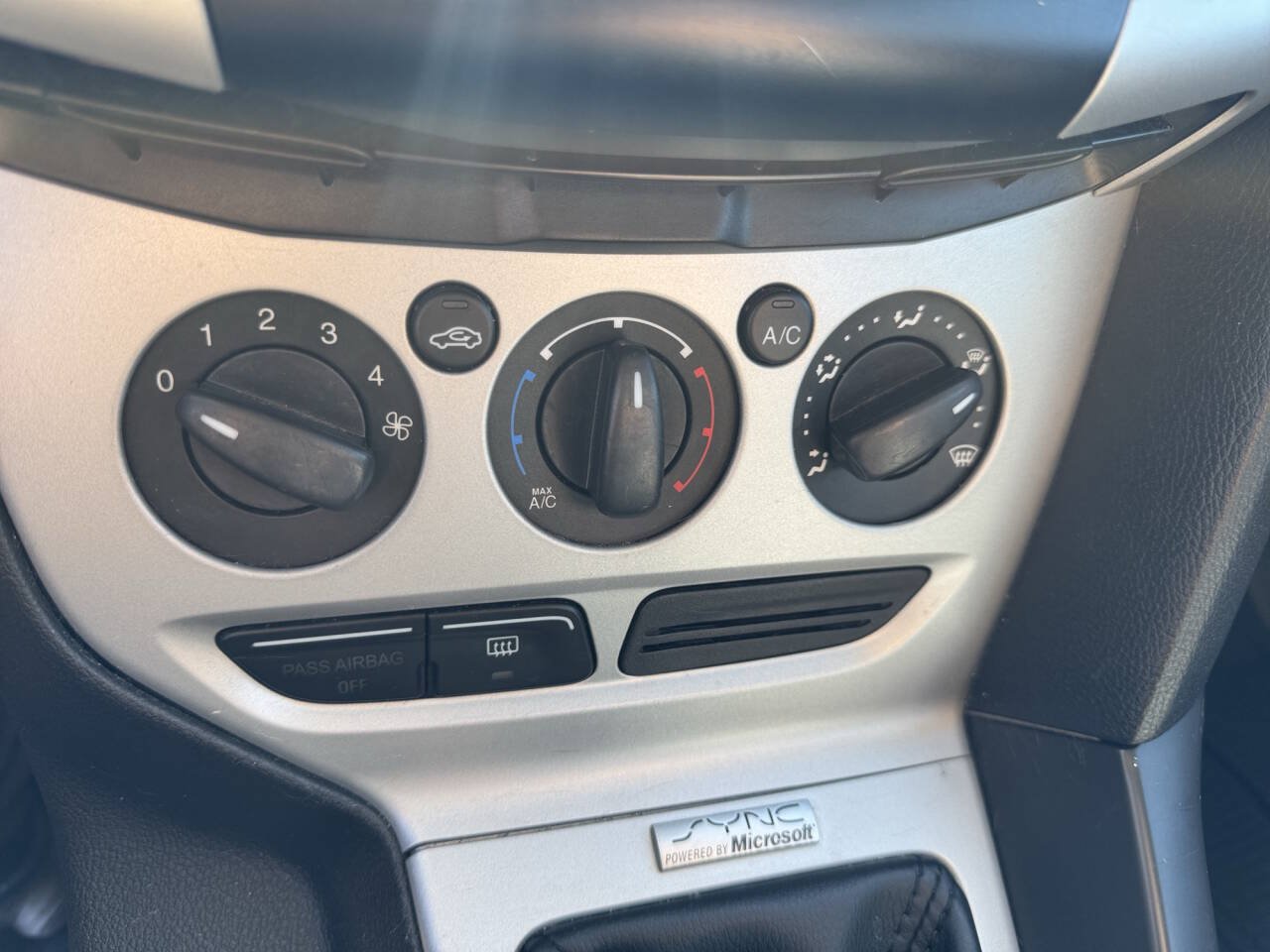 Used 2013 Ford Focus SE FWD image 35