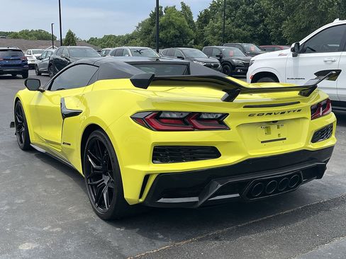 Used 2023 Chevrolet Corvette Z06 w/ Z07 Performance Package RWD image 4