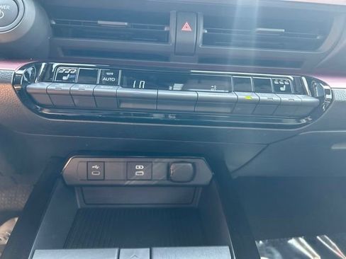 Used 2025 Toyota Prius Plug-In Hybrid FWD image 20
