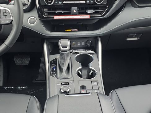 New 2025 Toyota Highlander XSE image 26