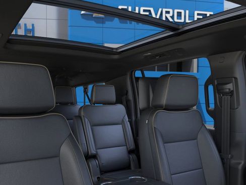 New 2025 Chevrolet Suburban Premier image 25