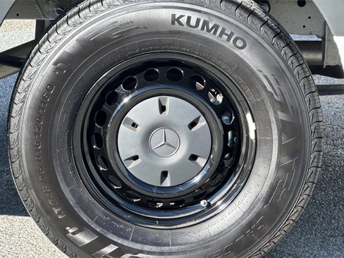 Used 2024 Mercedes-Benz Sprinter 2500 image 24