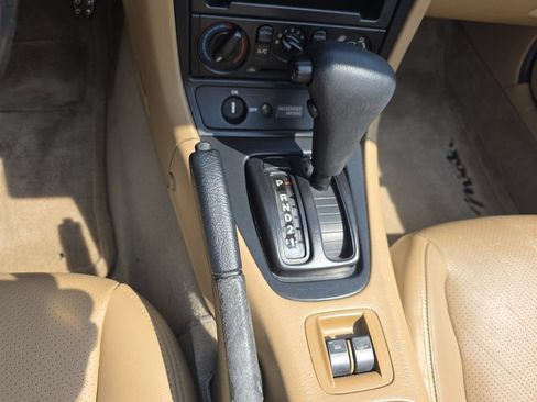 Used 2001 MAZDA MX-5 Miata RWD image 21