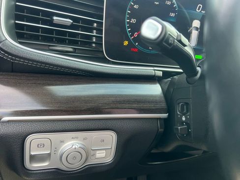 Used 2023 Mercedes-Benz GLS 450 4MATIC image 19