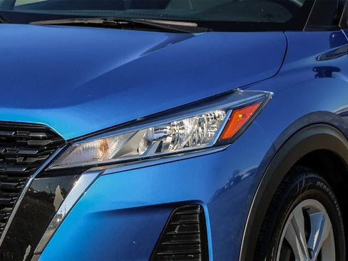 Used 2021 Nissan Kicks S image 8