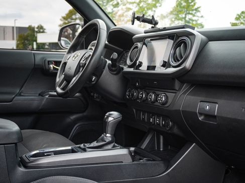 Used 2019 Toyota Tacoma TRD Off-Road image 33