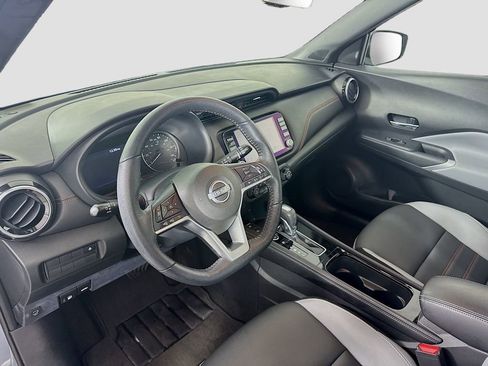 Used 2022 Nissan Kicks SR w/ Premium Package FWD image 9
