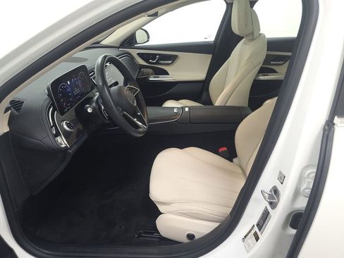 Used 2024 Mercedes-Benz E 350 4MATIC Sedan image 5