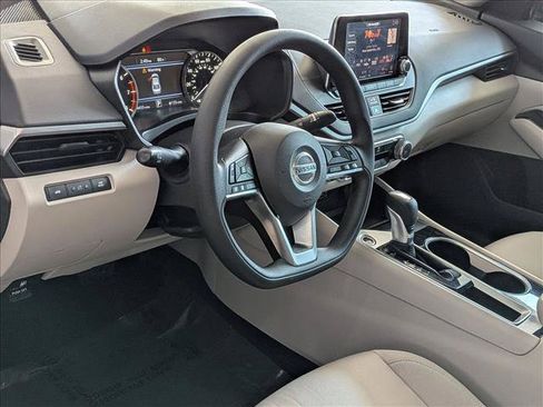 Used 2021 Nissan Altima 2.5 SV FWD image 9