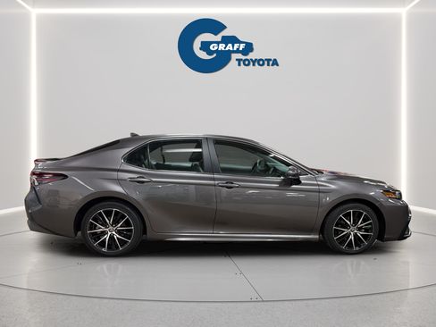 Used 2024 Toyota Camry SE w/ Cold Weather Package FWD image 5