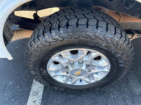 Used 2022 Chevrolet Silverado 2500 LT w/ Convenience Package image 9