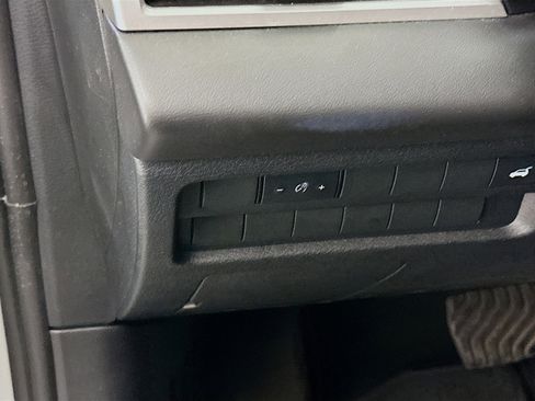 Used 2024 Mitsubishi Outlander SE Black Edition image 17