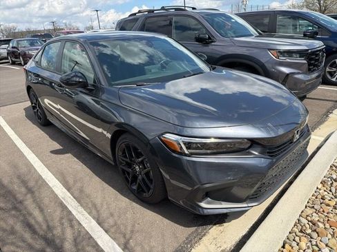 Used 2023 Honda Civic Sport image 4