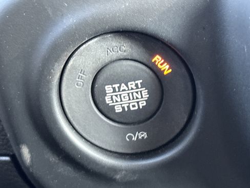 Certified 2023 Jeep Gladiator Willys image 33