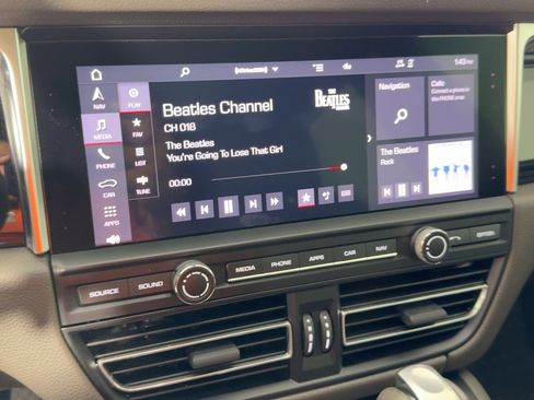 Certified 2020 Porsche Macan image 23