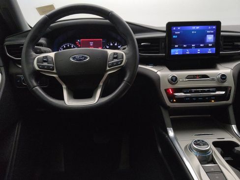 Used 2022 Ford Explorer XLT w/ Equipment Group 202A image 22