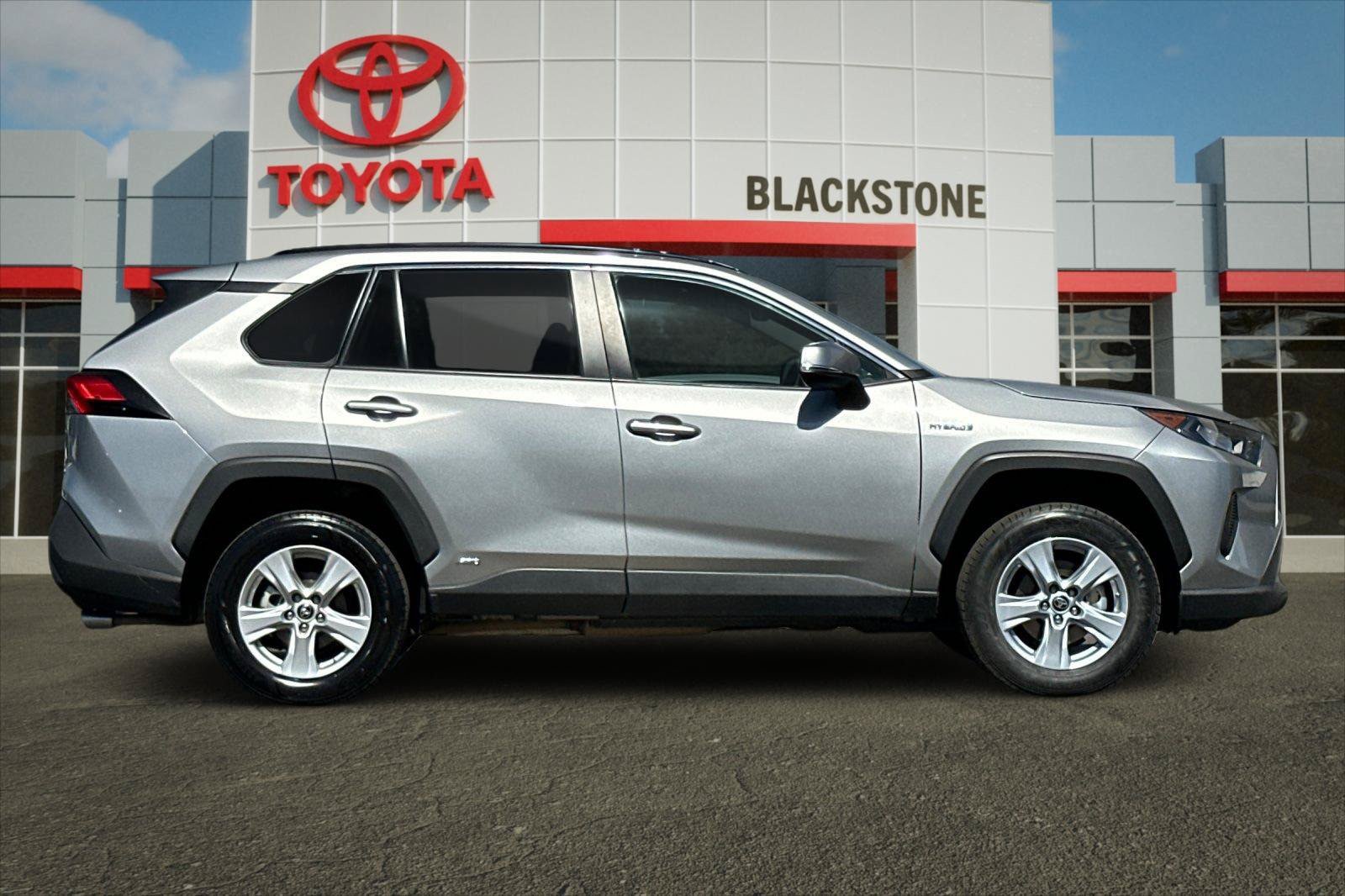 Certified 2021 Toyota RAV4 LE AWD/4WD image 2