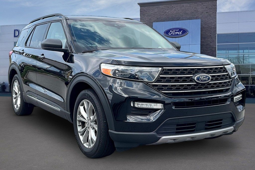 Used 2024 Ford Explorer XLT w/ Equipment Group 202A RWD image 1