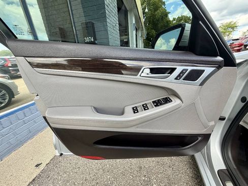 Used 2018 Genesis G80 3.8 AWD/4WD image 29